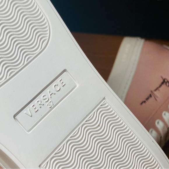 NIB! Versace Women's Blush Pink Leather Fashion Sneakers - Picture 16 of 17